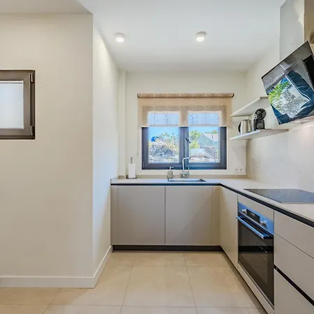 Exclusive New Townhouse In Playa Paraiso 別荘 *